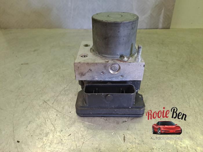 ABS-pump från en Skoda Fabia III Combi (NJ5) 1.0 TSI 12V 2019