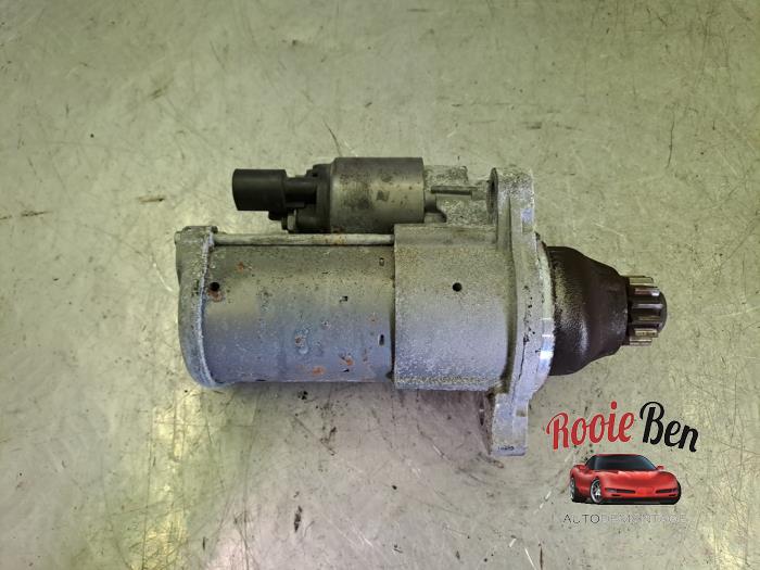 Startmotor från en Skoda Fabia III Combi (NJ5) 1.0 TSI 12V 2019