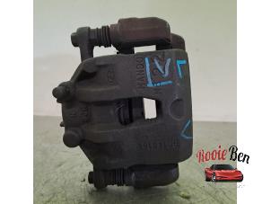 Begagnade Främre bromsok, vänster Kia Rio III (UB) 1.2 CVVT 16V Pris € 50,00 Marginaltabell erbjuds av Rooie Ben autodemontage