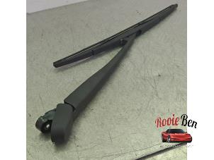 Begagnade Bakre torkararm Nissan Leaf (ZE1) e+ 59/62kWh Pris på förfrågan erbjuds av Rooie Ben autodemontage