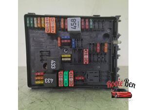 Begagnade Säkringsbox Volkswagen Touran (1T1/T2) 1.9 TDI 105 Pris € 25,00 Marginaltabell erbjuds av Rooie Ben autodemontage