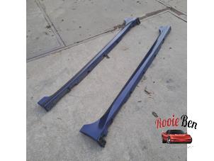 Gebruikte Zijskirtset links + rechts Nissan Leaf (ZE1) e+ 59/62kWh Prijs op aanvraag aangeboden door Rooie Ben autodemontage