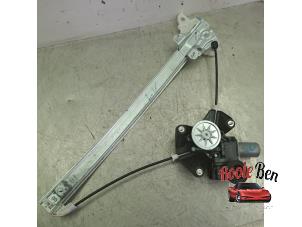 Gebruikte Ruitmechaniek 4Deurs links-voor Toyota Yaris IV (P21/PA1/PH1) 1.5 12V Hybrid 115 Prijs € 75,00 Margeregeling aangeboden door Rooie Ben autodemontage