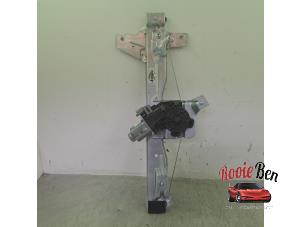 Używane Mechanizm szyby lewej tylnej wersja 4-drzwiowa Citroen C3 Picasso (SH) 1.6 16V VTI 120 Cena € 50,00 Procedura marży oferowane przez Rooie Ben autodemontage