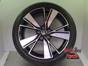 Begagnade Hjul + däck Volkswagen Golf VIII (CD1) 1.4 GTE 16V Pris € 250,00 Marginaltabell erbjuds av Rooie Ben autodemontage