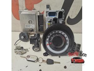 Używane Zestaw zamków Fiat 500 (312) 0.9 TwinAir 80 Cena na żądanie oferowane przez Rooie Ben autodemontage