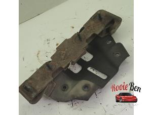 Gebruikte Versnellingsbak Steun Dodge Nitro 3.7 STX V6 4x4 Autom. Prijs op aanvraag aangeboden door Rooie Ben autodemontage