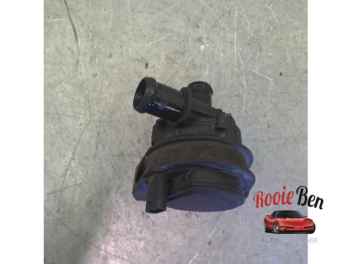 Vattenpump från en Skoda Fabia III Combi (NJ5) 1.0 TSI 12V 2019