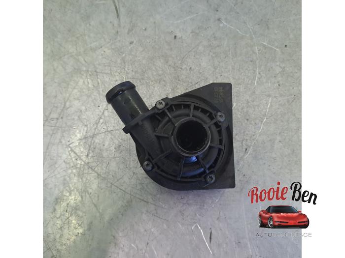 Vattenpump från en Skoda Fabia III Combi (NJ5) 1.0 TSI 12V 2019