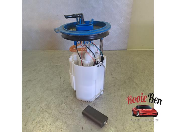 Elektrisk bränslepump från en Skoda Fabia III Combi (NJ5) 1.0 TSI 12V 2019