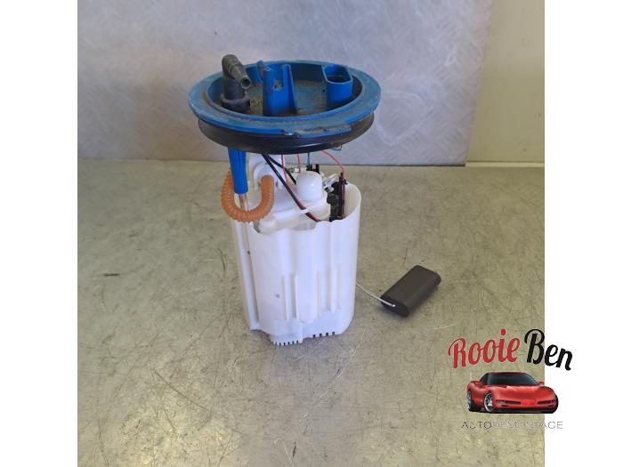 Elektrisk bränslepump från en Skoda Fabia III Combi (NJ5) 1.0 TSI 12V 2019