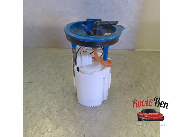 Elektrisk bränslepump från en Skoda Fabia III Combi (NJ5) 1.0 TSI 12V 2019