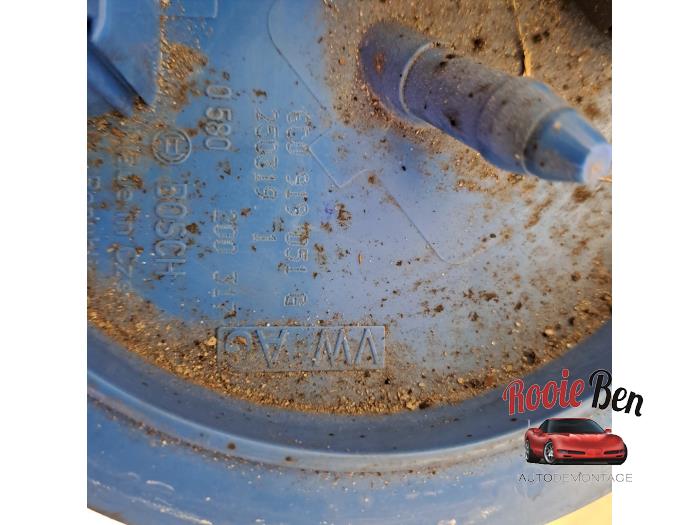 Elektrisk bränslepump från en Skoda Fabia III Combi (NJ5) 1.0 TSI 12V 2019