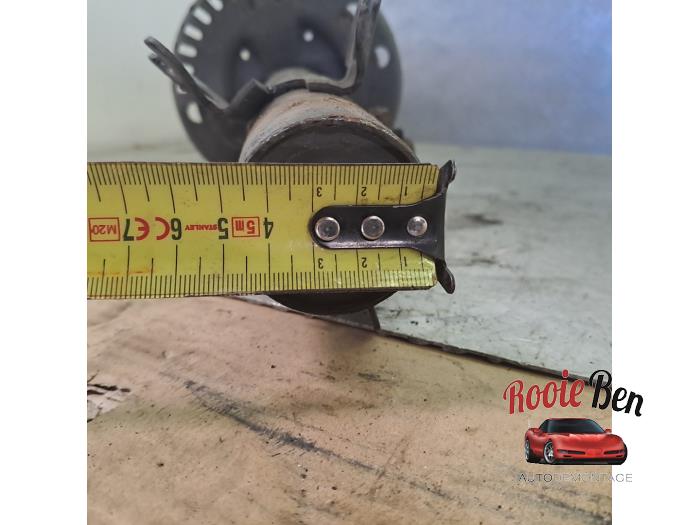 Stötdämparstång, höger fram från en Skoda Fabia III Combi (NJ5) 1.0 TSI 12V 2019