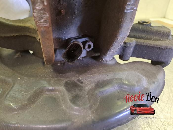 Spindel, höger fram från en Skoda Fabia III Combi (NJ5) 1.0 TSI 12V 2019