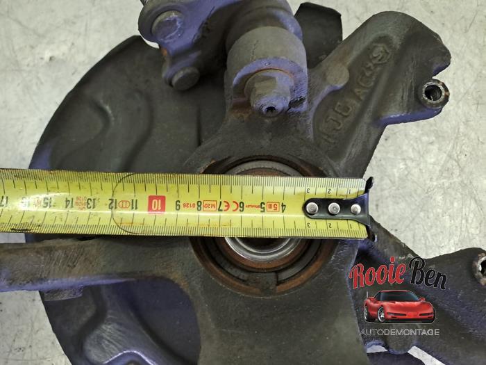 Spindel, höger fram från en Skoda Fabia III Combi (NJ5) 1.0 TSI 12V 2019