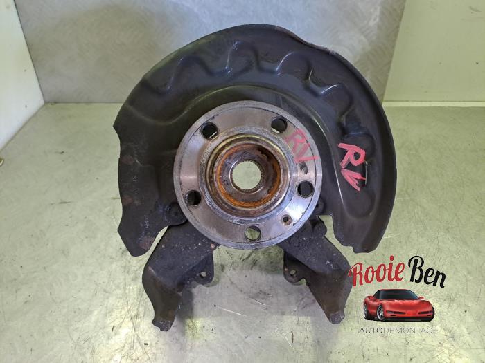 Spindel, höger fram från en Skoda Fabia III Combi (NJ5) 1.0 TSI 12V 2019