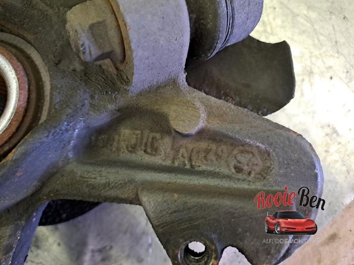 Spindel, höger fram från en Skoda Fabia III Combi (NJ5) 1.0 TSI 12V 2019