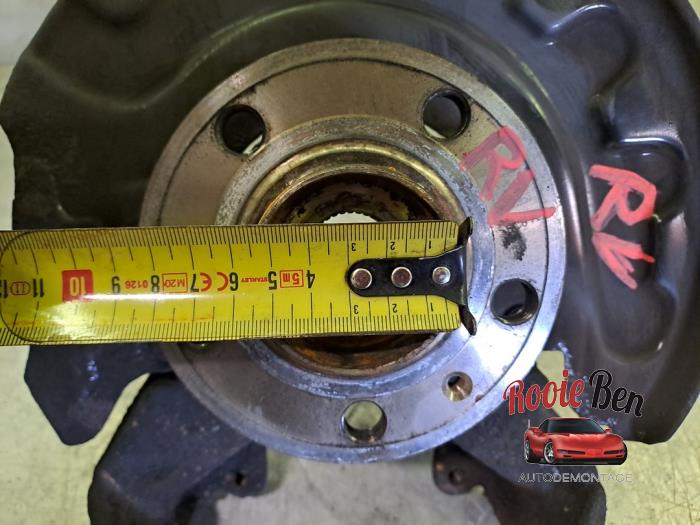 Spindel, höger fram från en Skoda Fabia III Combi (NJ5) 1.0 TSI 12V 2019