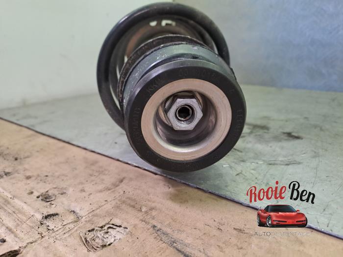 Stötdämparstång, vänster fram från en Skoda Fabia III Combi (NJ5) 1.0 TSI 12V 2019