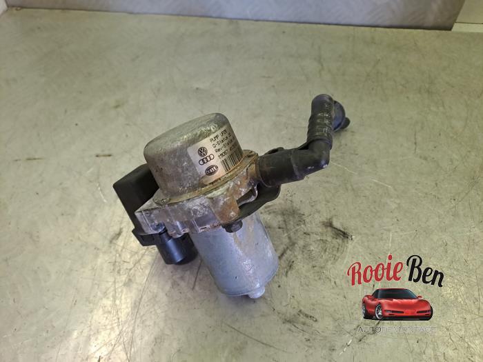 Vakuumpump (bensin) från en Skoda Fabia III Combi (NJ5) 1.0 TSI 12V 2019