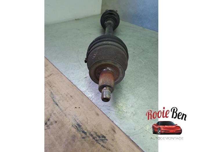 Drivaxel, vänster fram från en Skoda Fabia III Combi (NJ5) 1.0 TSI 12V 2019