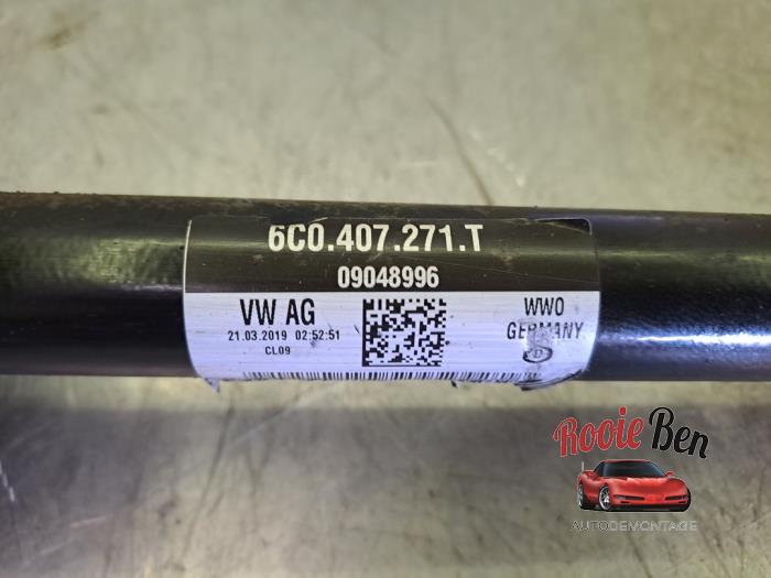 Drivaxel, vänster fram från en Skoda Fabia III Combi (NJ5) 1.0 TSI 12V 2019