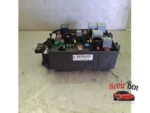 Begagnade Säkringsbox Opel Corsa E 1.4 16V Pris på förfrågan erbjuds av Rooie Ben autodemontage