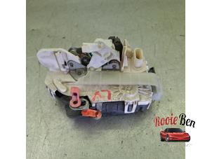 Gebruikte Portierslot Mechaniek 4Deurs links-voor Jeep Patriot (MK74) 2.4 16V 4x4 Eco + Prijs op aanvraag aangeboden door Rooie Ben autodemontage