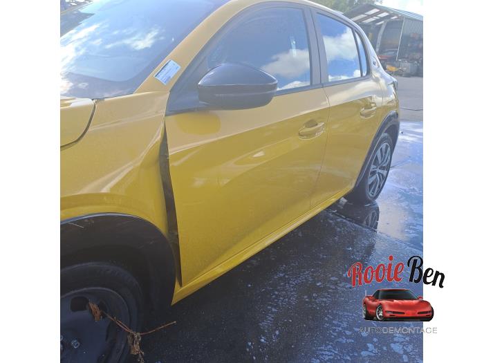 Dörr, 4-dörrars, vänster fram från en Peugeot 208 II (UB/UH/UP) e-208 50 kWh 2022