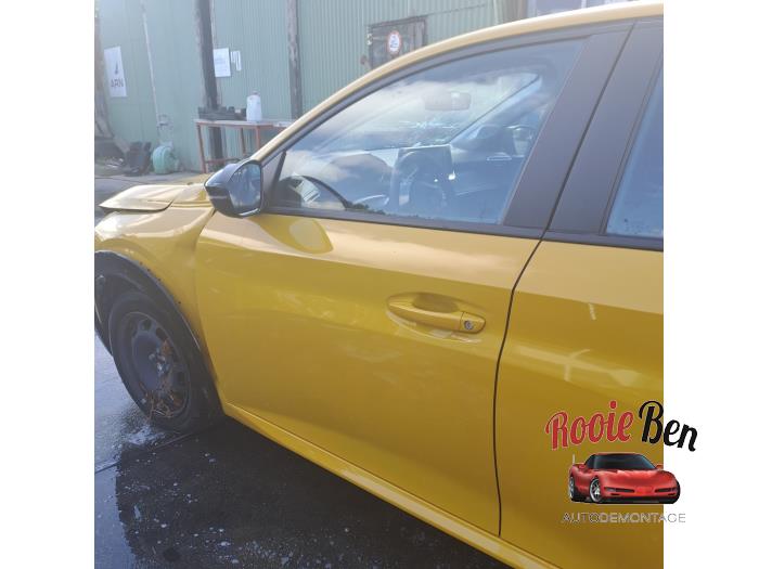 Dörr, 4-dörrars, vänster fram från en Peugeot 208 II (UB/UH/UP) e-208 50 kWh 2022