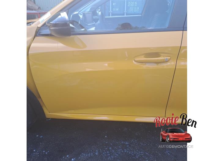 Dörr, 4-dörrars, vänster fram från en Peugeot 208 II (UB/UH/UP) e-208 50 kWh 2022