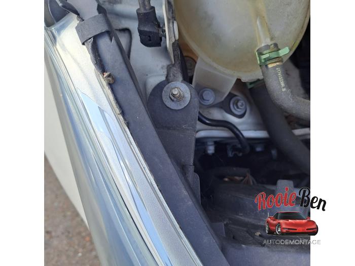 Strålkastare, höger från en Renault Captur (2R) 0.9 Energy TCE 12V 2014