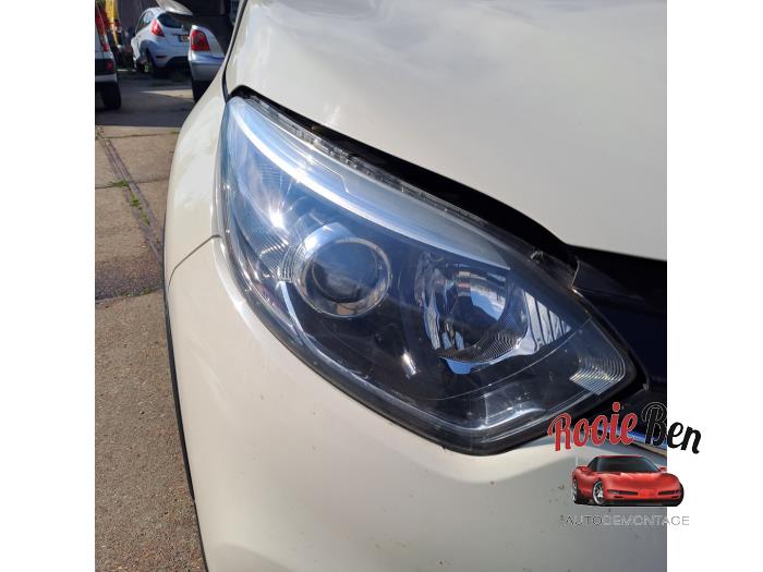 Strålkastare, höger från en Renault Captur (2R) 0.9 Energy TCE 12V 2014