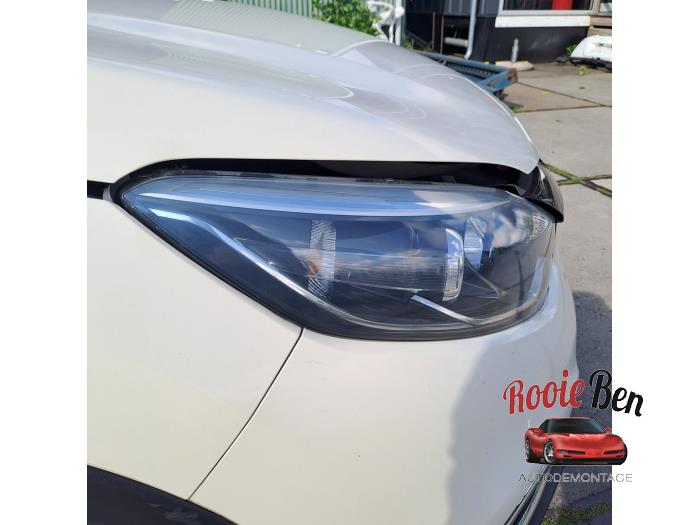 Strålkastare, höger från en Renault Captur (2R) 0.9 Energy TCE 12V 2014