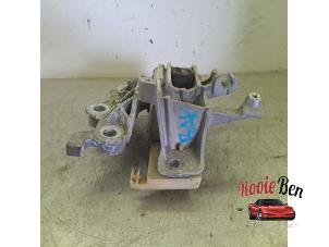 Gebruikte Versnellingsbak Steun Opel Astra K Sports Tourer 1.2 Turbo 12V Prijs op aanvraag aangeboden door Rooie Ben autodemontage