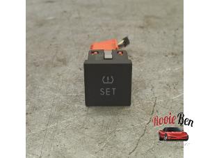 Gebruikte Bandenspanning schakelaar Volkswagen Polo V (6R) 1.2 TSI Prijs op aanvraag aangeboden door Rooie Ben autodemontage