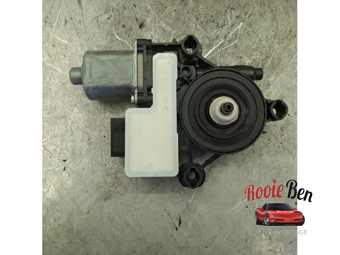 Motor, dörrfönster från en Skoda Fabia III Combi (NJ5) 1.0 TSI 12V 2019