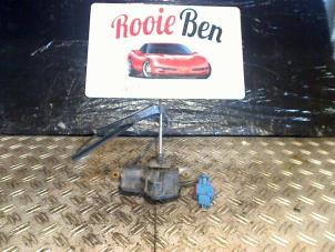 Gebruikte Koplampwisser Motor Saab 9-3 I (YS3D) 2.0t 16V Ecopower Prijs € 10,00 Margeregeling aangeboden door Rooie Ben autodemontage