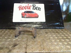 Begagnade Hållare, främre bromsok, vänster Cadillac Seville (K-body) 4.6 SLS/North Star V8 32V Pris € 30,00 Marginaltabell erbjuds av Rooie Ben autodemontage