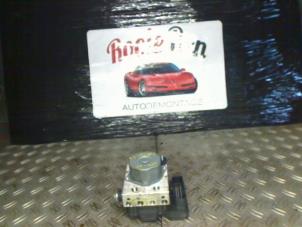 Używane Pompa ABS Dacia Sandero II 0.9 TCE 12V Cena € 200,00 Procedura marży oferowane przez Rooie Ben autodemontage