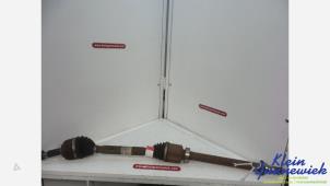 Begagnade Drivaxel, höger fram Renault Captur Pris € 95,00 Marginaltabell erbjuds av Klein Gunnewiek Autodemontage & Motorentechniek