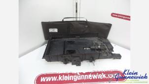 Begagnade Batterilåda Ford Galaxy Pris € 20,00 Marginaltabell erbjuds av Klein Gunnewiek Autodemontage & Motorentechniek