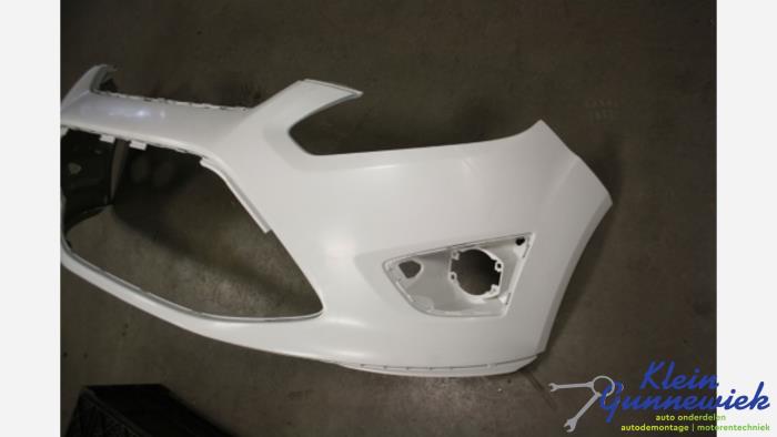 Främre stötfångare från en Ford C-Max 2015