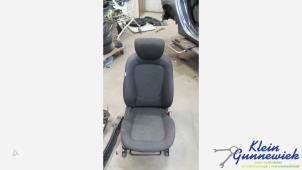 Begagnade Säte, höger Hyundai I20 Pris € 65,00 Marginaltabell erbjuds av Klein Gunnewiek Autodemontage & Motorentechniek