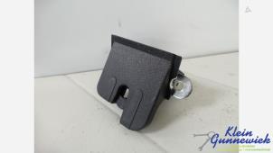 Begagnade Handtag, baklucka Volkswagen Golf Pris € 40,00 Marginaltabell erbjuds av Klein Gunnewiek Autodemontage & Motorentechniek