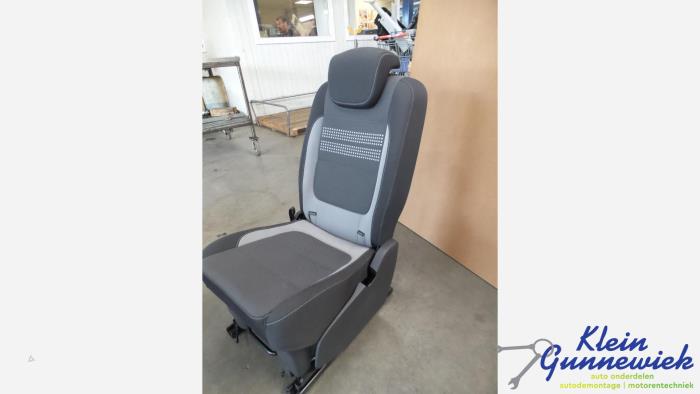 Stoel achter van een Volkswagen Sharan 2013