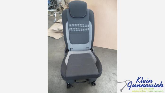 Stoel achter van een Volkswagen Sharan 2013