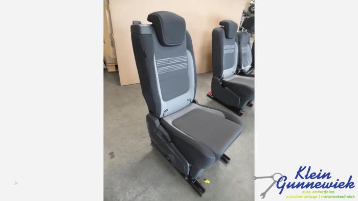 Stoel achter van een Volkswagen Sharan 2013