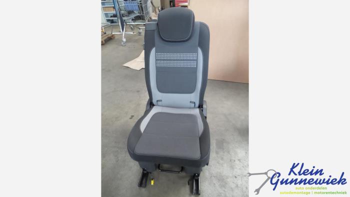 Stoel achter van een Volkswagen Sharan 2013